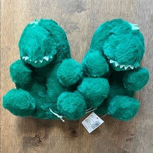NWT The Children's Place Fuzzy Green Dino Slippers size 6-7 toddler